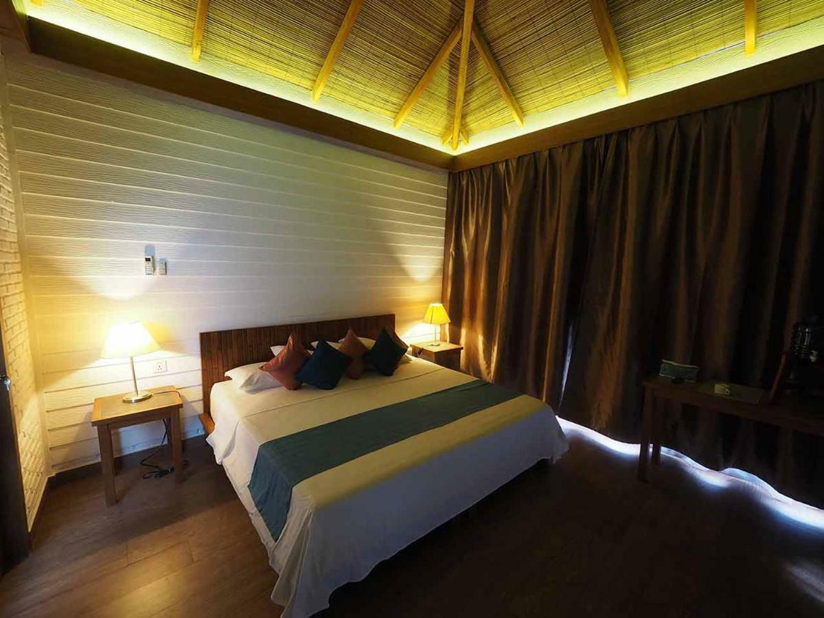 White Sands Beach Resort Lembeh Bitung Luaran gambar